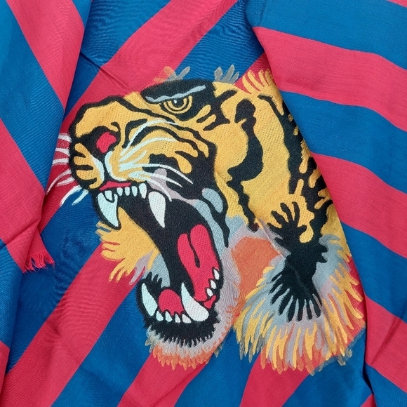NWT Gucci Shining Tiger Head Red and Blue Stripe Scarf Wrap - Picture 2 of 10